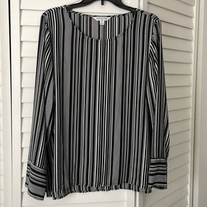 Blouse only used one. Elegant and very comfortable .